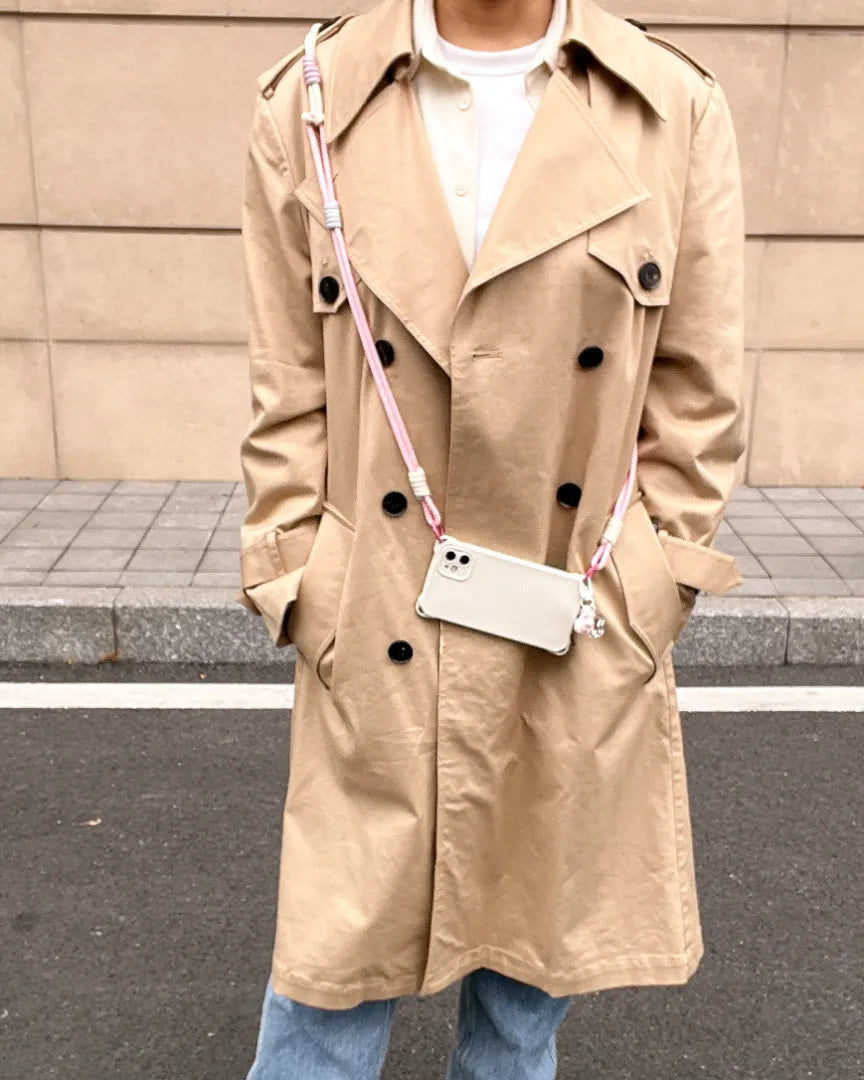 Soft color phone strap styled with layered outfit, balancing gentle color accents and practical phone access#color_pink